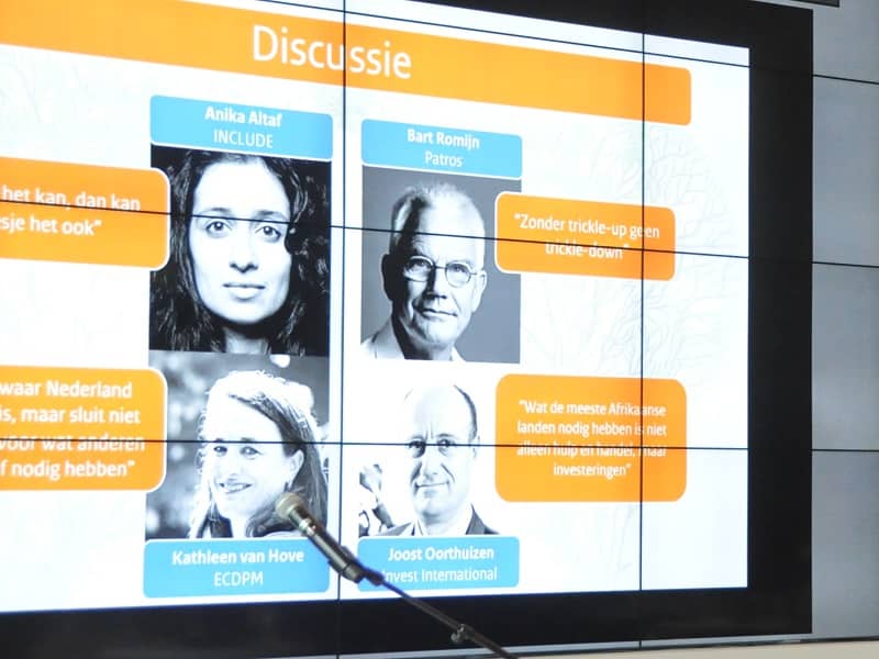 Stellingen van sprekers afgebeeld op het scherm