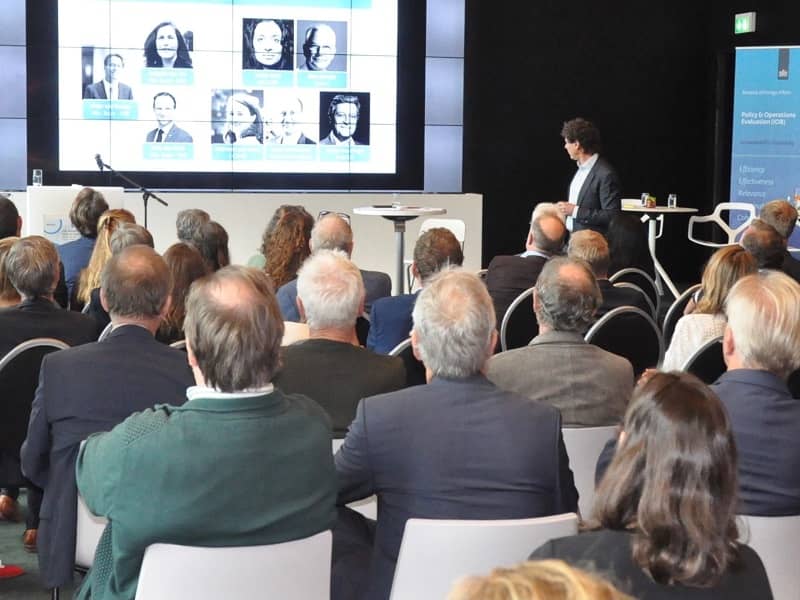 Blik op de zaal tijdens het symposium